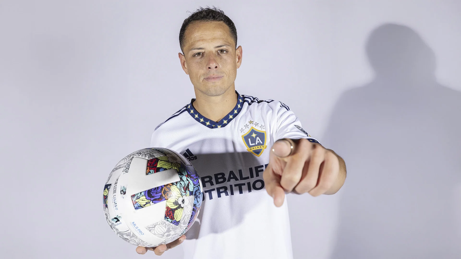 Chicharito Hernández con la camiseta de LA Galaxy